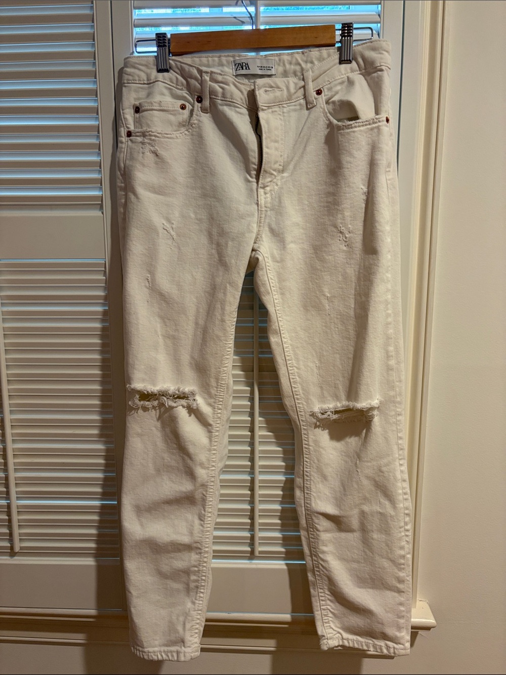 Zara Cream Distressed Boyfriend Jeans